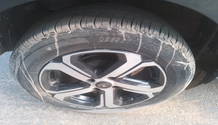 2022 Tata NEXON XE PETROL, Petrol, Manual, 35,502 km, tyre