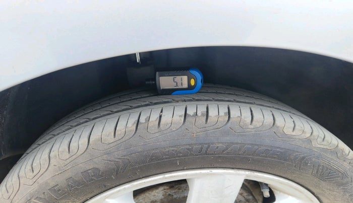 2011 Volkswagen Vento HIGHLINE DIESEL 1.6, Diesel, Manual, 1,55,404 km, tyre