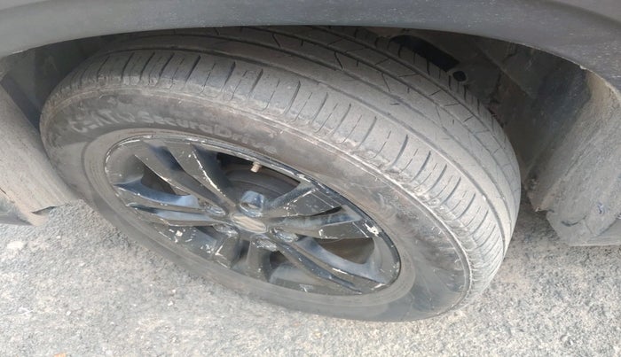 2018 Maruti Vitara Brezza ZDI PLUS AMT, Diesel, Automatic, 1,29,988 km, tyre