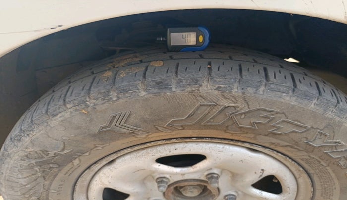 2013 Tata Safari Storme 2.2 EX 4X2, Diesel, Manual, 1,15,727 km, tyre