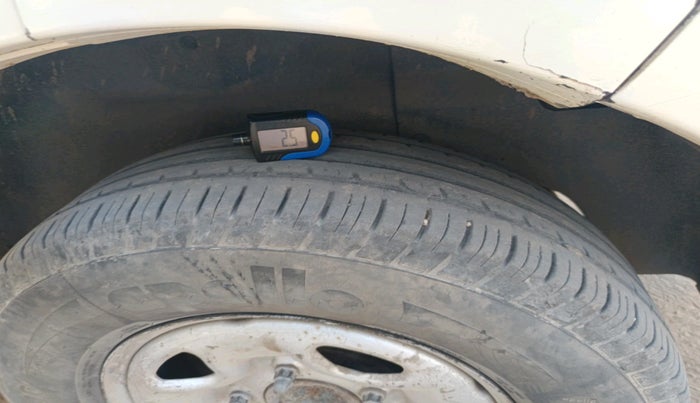 2013 Tata Safari Storme 2.2 EX 4X2, Diesel, Manual, 1,15,727 km, tyre