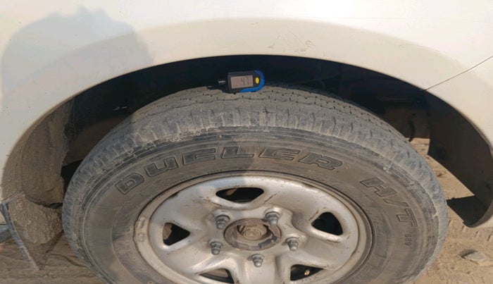 2013 Tata Safari Storme 2.2 EX 4X2, Diesel, Manual, 1,15,727 km, tyre