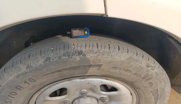 2013 Tata Safari Storme 2.2 EX 4X2, Diesel, Manual, 1,15,727 km, tyre