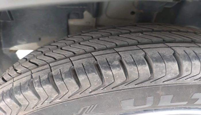 2017 Renault Kwid RXT 0.8, Petrol, Manual, 1,13,534 km, tyre