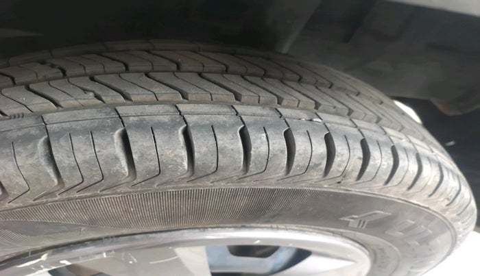 2017 Renault Kwid RXT 0.8, Petrol, Manual, 1,13,534 km, tyre