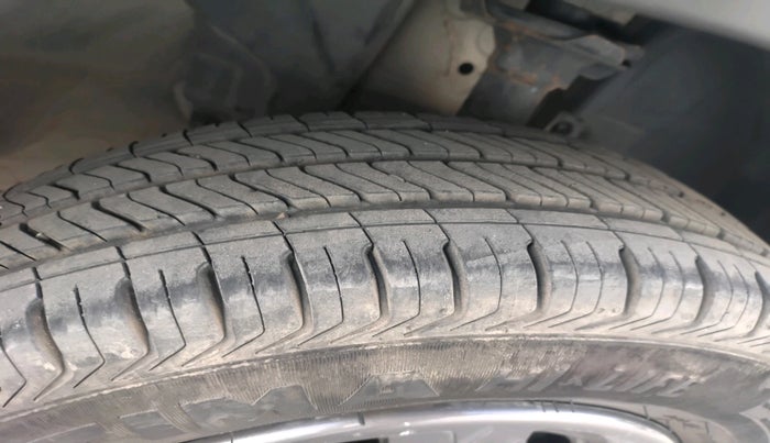 2017 Renault Kwid RXT 0.8, Petrol, Manual, 1,13,534 km, tyre