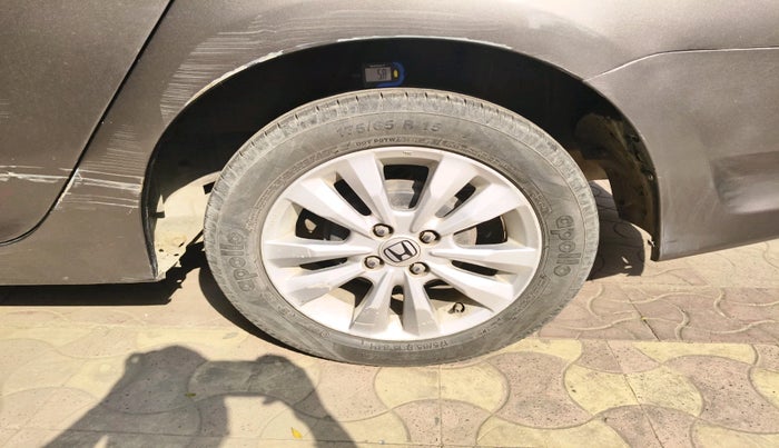 2013 Honda City 1.5L I-VTEC V AT, Petrol, Automatic, 1,90,000 km, tyre