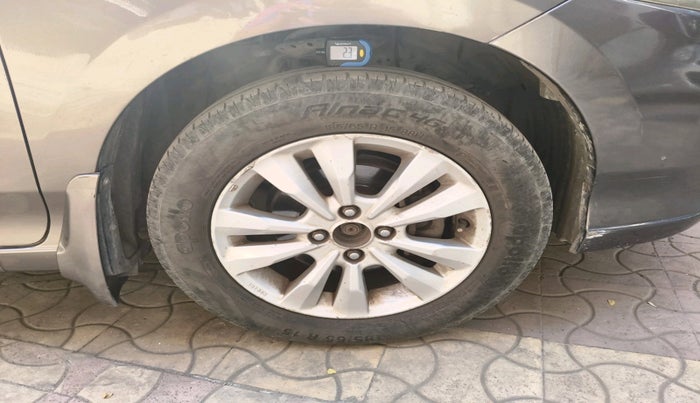 2013 Honda City 1.5L I-VTEC V AT, Petrol, Automatic, 1,90,000 km, tyre