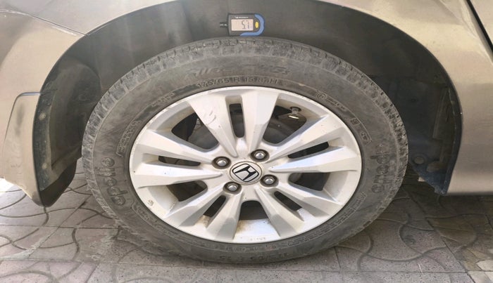 2013 Honda City 1.5L I-VTEC V AT, Petrol, Automatic, 1,90,000 km, tyre