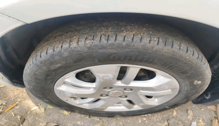 2013 Maruti Swift Dzire ZXI, Petrol, Manual, 1,65,343 km, tyre