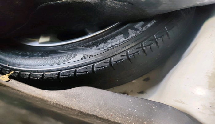 2013 Maruti Swift Dzire ZXI, Petrol, Manual, 1,65,343 km, tyre