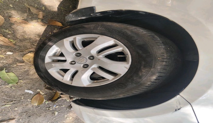 2013 Maruti Swift Dzire ZXI, Petrol, Manual, 1,65,343 km, tyre