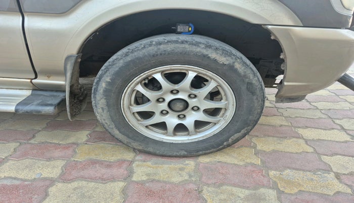 2012 Chevrolet Tavera NEO LT L 9 STR BS III, Diesel, Manual, 1,54,596 km, tyre