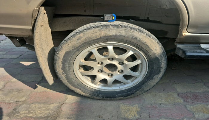 2012 Chevrolet Tavera NEO LT L 9 STR BS III, Diesel, Manual, 1,54,596 km, tyre