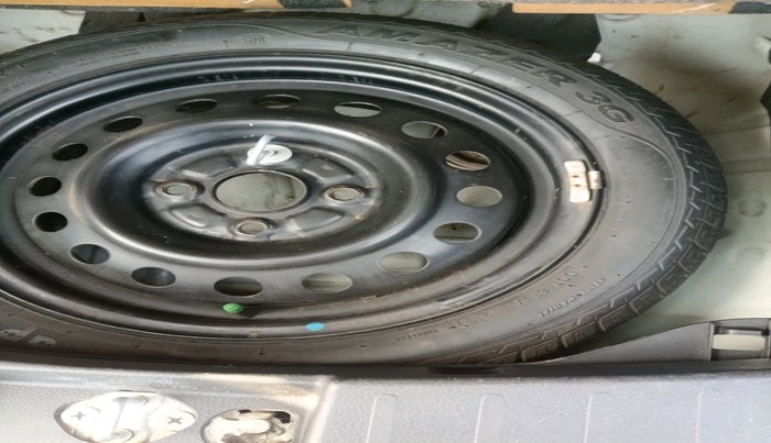 2015 Maruti Wagon R 1.0 VXI, Petrol, Manual, 72,253 km, tyre