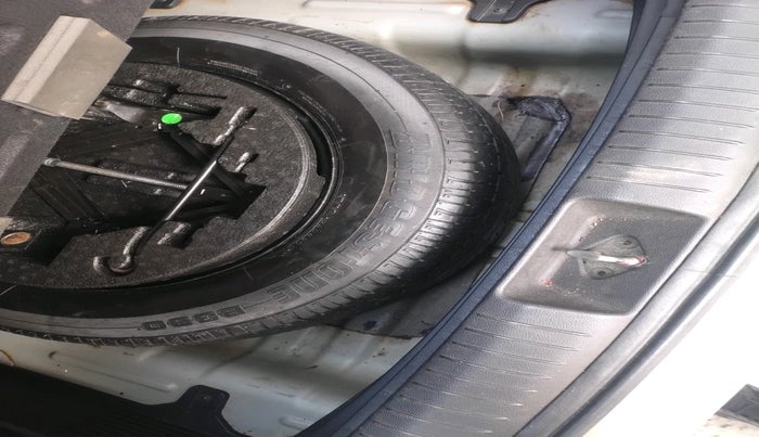 2016 Hyundai Creta SX (O) 1.6 DIESEL, Diesel, Manual, 1,27,698 km, tyre