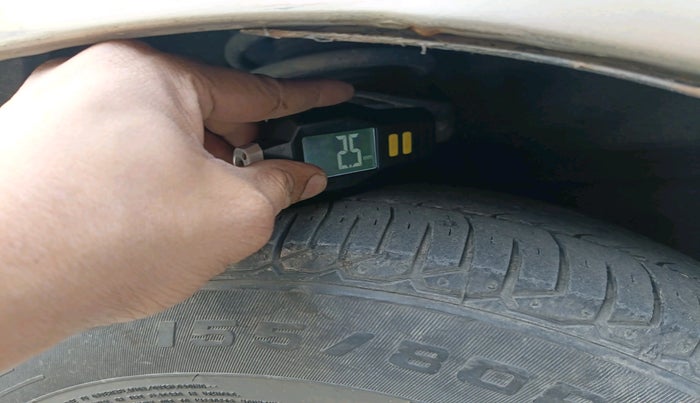 2011 Hyundai Accent EXECUTIVE, Petrol, Manual, 1,38,762 km, tyre