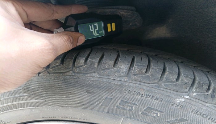 2011 Hyundai Accent EXECUTIVE, Petrol, Manual, 1,38,762 km, tyre