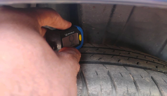 2021 Maruti Ertiga ZXI AT SHVS, Petrol, Automatic, 26,809 km, tyre