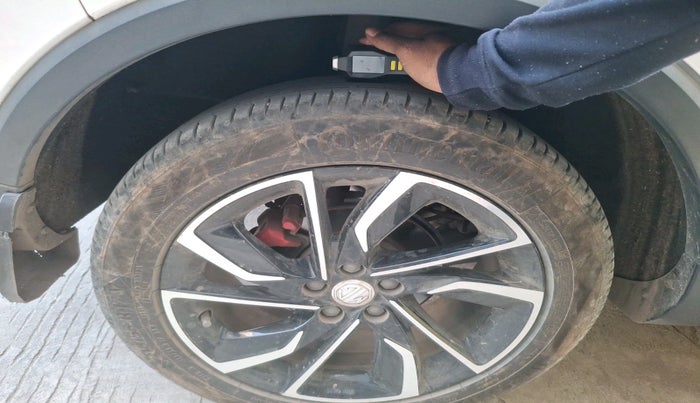 2022 MG ASTOR SUPER 1.5 MT, Petrol, Manual, 32,845 km, tyre