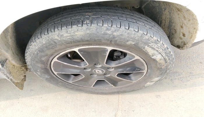 2017 Renault Duster 85 PS RXZ DIESEL, Diesel, Manual, 1,48,154 km, tyre