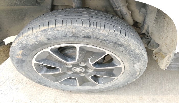 2017 Renault Duster 85 PS RXZ DIESEL, Diesel, Manual, 1,48,154 km, tyre