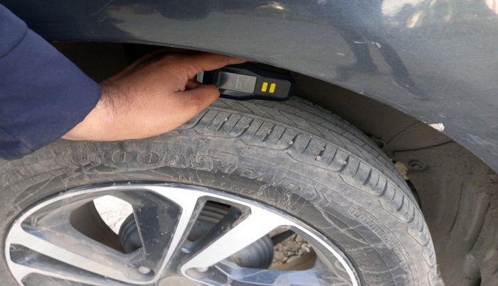 2020 Tata ALTROZ XZ PETROL, Petrol, Manual, 52,169 km, tyre