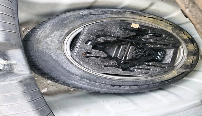 2017 Hyundai New Elantra 2.0 SX(O) AT PETROL, Petrol, Automatic, 82,083 km, tyre