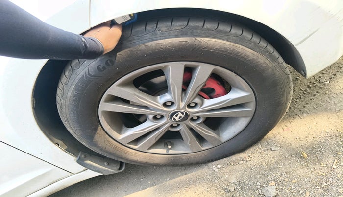 2017 Hyundai New Elantra 2.0 SX(O) AT PETROL, Petrol, Automatic, 82,083 km, tyre