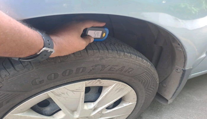 2013 Maruti SX4 VXI CNG, Petrol, Manual, 1,23,019 km, tyre