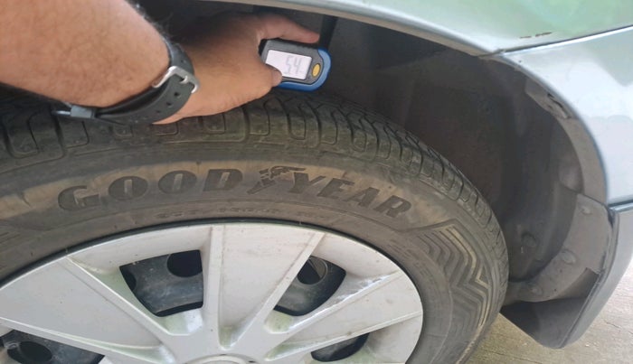 2013 Maruti SX4 VXI CNG, Petrol, Manual, 1,23,019 km, tyre