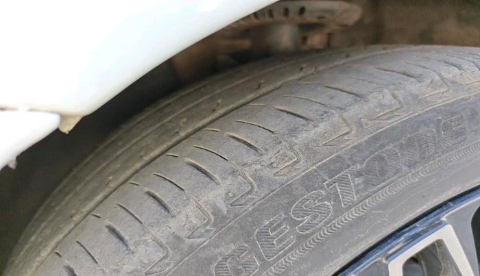 2016 Volkswagen Polo HIGHLINE1.5L, Diesel, Manual, 1,53,363 km, tyre