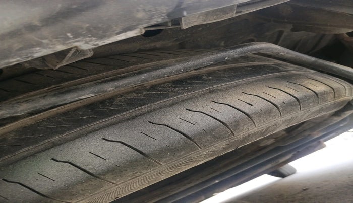 2013 Maruti Ertiga VXI CNG, Petrol, Manual, 53,055 km, tyre