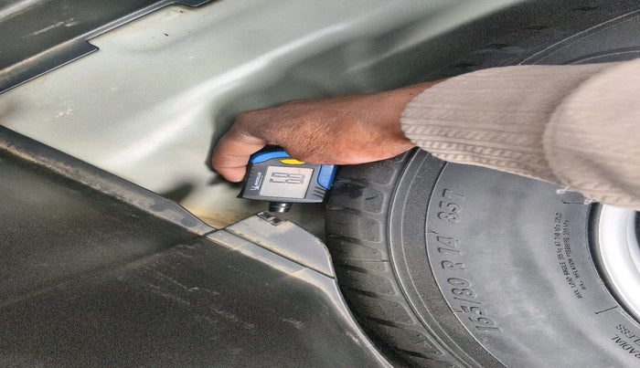 2020 Maruti Swift LXI, Petrol, Manual, 48,033 km, tyre