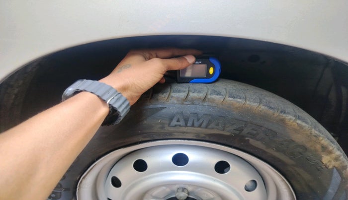 2013 Maruti Wagon R 1.0 LXI CNG, Petrol, Manual, 1,14,262 km, tyre