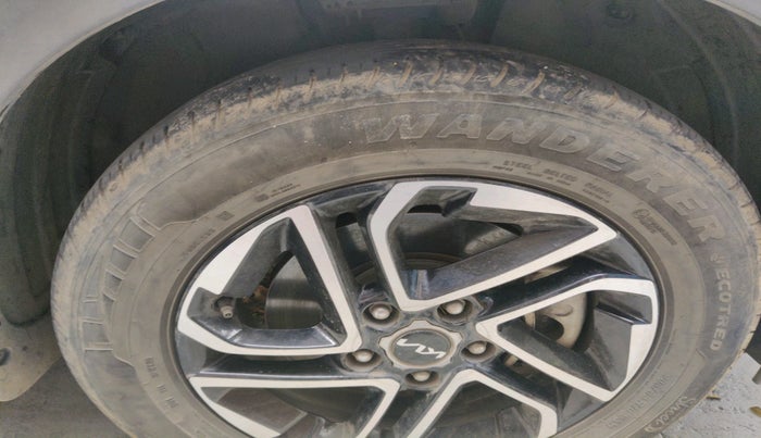 2023 KIA CARENS  PRESTIGE PLUS 1.5 TURBO PETROL IMT 7 STR , Petrol, Manual, 34,507 km, tyre