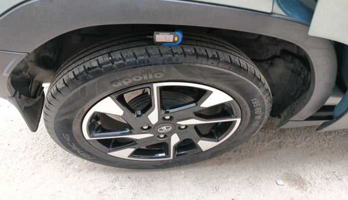 2021 Tata PUNCH ACCOMPLISHED MT, Petrol, Manual, 31,271 km, tyre