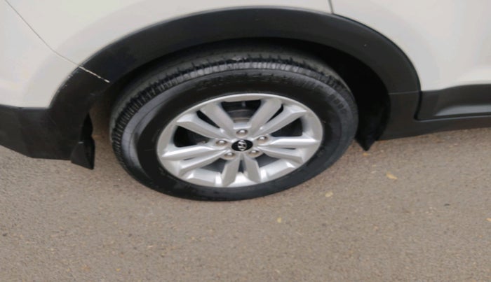 2015 Hyundai Creta SX PLUS AT 1.6 DIESEL, Diesel, Automatic, 1,22,204 km, tyre