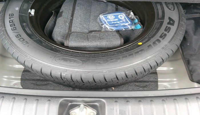 2021 KIA SELTOS HTX 1.5 PETROL, Petrol, Manual, 33,483 km, tyre