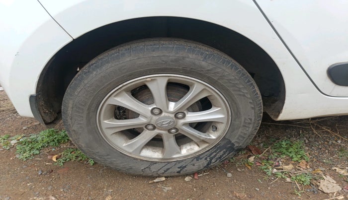 2016 Hyundai Grand i10 ASTA AT 1.2 KAPPA VTVT, Petrol, Automatic, 1,03,225 km, tyre