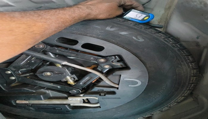 2016 Mahindra Kuv100 K4 PLUS 6 STR, Petrol, Manual, 74,930 km, tyre