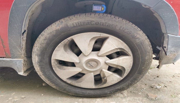 2016 Mahindra Kuv100 K4 PLUS 6 STR, Petrol, Manual, 74,930 km, tyre