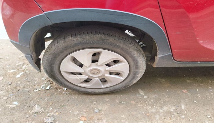 2016 Mahindra Kuv100 K4 PLUS 6 STR, Petrol, Manual, 74,930 km, tyre