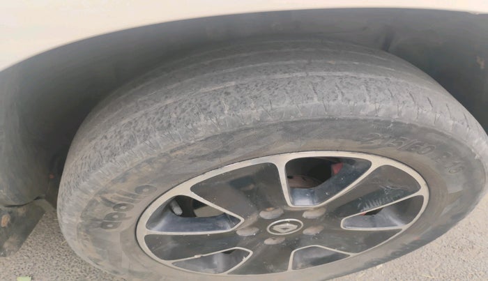 2016 Renault Duster 110 PS RXZ 4X2 AMT DIESEL, Diesel, Automatic, 1,62,344 km, tyre