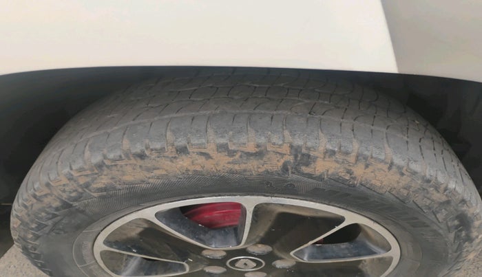 2016 Renault Duster 110 PS RXZ 4X2 AMT DIESEL, Diesel, Automatic, 1,62,344 km, tyre