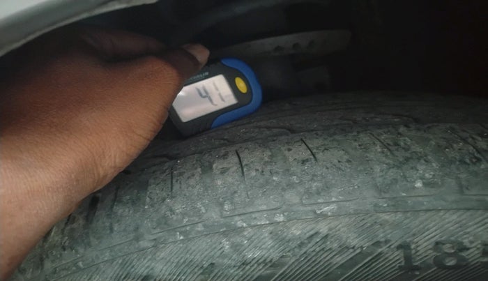 2012 Volkswagen Vento HIGHLINE DIESEL 1.6, Diesel, Manual, 1,54,714 km, tyre