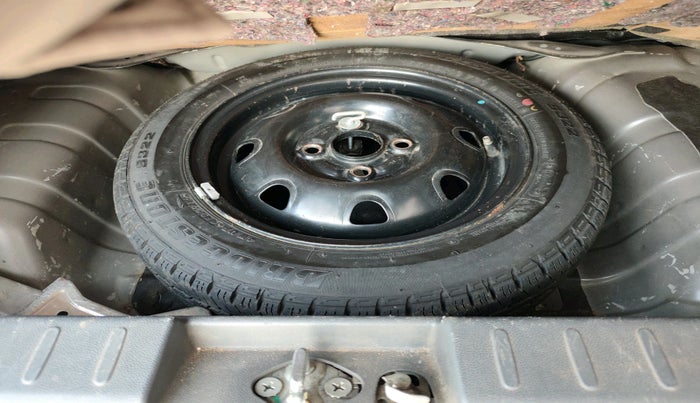 2016 Maruti Alto K10 VXI, Petrol, Manual, 40,872 km, tyre