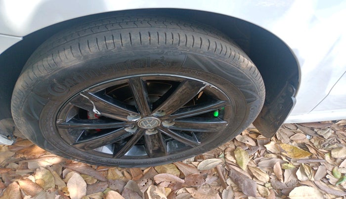 2018 Volkswagen Vento HIGHLINE 1.5 AT, Diesel, Automatic, 1,55,022 km, tyre