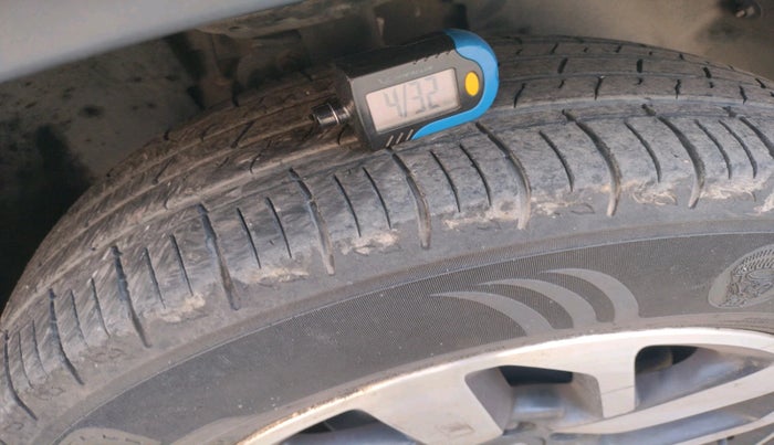 2021 Tata Harrier XZA PLUS 2.0L, Diesel, Automatic, 88,636 km, tyre