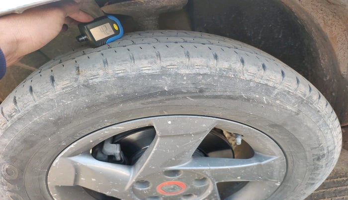 2015 Renault Duster 85 PS RXL DIESEL, Diesel, Manual, 1,74,080 km, tyre